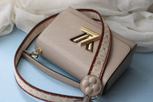 Load image into Gallery viewer, LB1166 Twist MM / 9.1 x 6.7 x 3.7 inches
