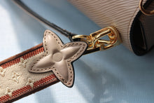 Load image into Gallery viewer, LB1166 Twist MM / 9.1 x 6.7 x 3.7 inches
