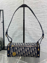 Load image into Gallery viewer, DR539 East-West Hobo Bag / 10.6x3.9x4.3inch / HIGHEST QUALITY VERSION
