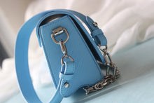 Load image into Gallery viewer, LB1164 Twist West Pochette / 7.5 x 4.1 x 2.6 inches
