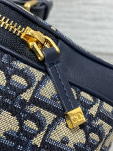 Load image into Gallery viewer, DR539 East-West Hobo Bag / 10.6x3.9x4.3inch / HIGHEST QUALITY VERSION
