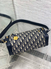 Load image into Gallery viewer, DR539 East-West Hobo Bag / 10.6x3.9x4.3inch / HIGHEST QUALITY VERSION
