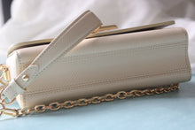 Load image into Gallery viewer, LB1163 Twist West Pochette / 7.5 x 4.1 x 2.6 inches
