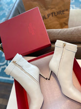 Load image into Gallery viewer, SE1498 VLOGO THE BOLD EDITION CALFSKIN ANKLE BOOT 70MM / Size5-11
