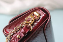 Load image into Gallery viewer, LB1161 Twist West Pochette / 7.5 x 4.1 x 2.6 inches
