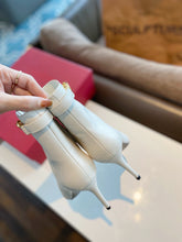 Load image into Gallery viewer, SE1498 VLOGO THE BOLD EDITION CALFSKIN ANKLE BOOT 70MM / Size5-11
