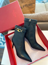 Load image into Gallery viewer, SE1498 VLOGO THE BOLD EDITION CALFSKIN ANKLE BOOT 70MM / Size5-11
