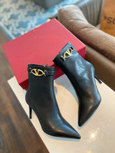 Load image into Gallery viewer, SE1498 VLOGO THE BOLD EDITION CALFSKIN ANKLE BOOT 70MM / Size5-11
