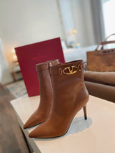 Load image into Gallery viewer, SE1498 VLOGO THE BOLD EDITION CALFSKIN ANKLE BOOT 70MM / Size5-11
