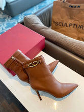 Load image into Gallery viewer, SE1498 VLOGO THE BOLD EDITION CALFSKIN ANKLE BOOT 70MM / Size5-11
