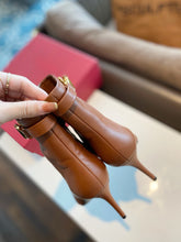 Load image into Gallery viewer, SE1498 VLOGO THE BOLD EDITION CALFSKIN ANKLE BOOT 70MM / Size5-11
