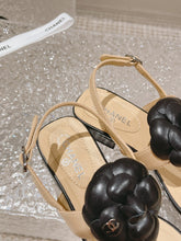 Load image into Gallery viewer, SE1159 CC Sandals / Size4-10
