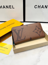 Load image into Gallery viewer, LB1532 LV Classic Monogram Long Zip Wallet / 19 x 10 cm
