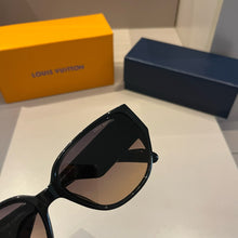Load image into Gallery viewer, JW853 LB Sunglasses
