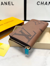 Load image into Gallery viewer, LB1532 LV Classic Monogram Long Zip Wallet / 19 x 10 cm
