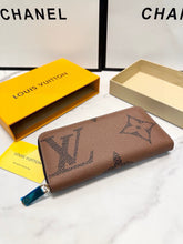 Load image into Gallery viewer, LB1532 LV Classic Monogram Long Zip Wallet / 19 x 10 cm
