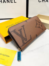 Load image into Gallery viewer, LB1532 LV Classic Monogram Long Zip Wallet / 19 x 10 cm
