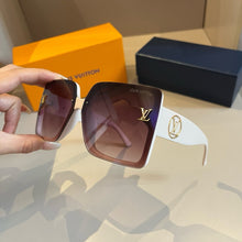 Load image into Gallery viewer, JW854 LB Sunglasses
