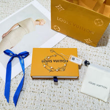 Load image into Gallery viewer, JW1428 LV Floragram Double-Pearl Flower Bracelet
