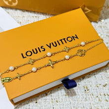 Load image into Gallery viewer, JW1428 LV Floragram Double-Pearl Flower Bracelet
