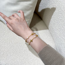 Load image into Gallery viewer, JW1428 LV Floragram Double-Pearl Flower Bracelet
