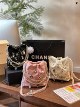 Load image into Gallery viewer, CC1026 CHANEL 22 Mini Handbag / 7.8 × 7.4 × 2.3 in
