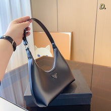 Load image into Gallery viewer, PD222 Leather Shoulder Bag / 9.4x2.4x8.6inch
