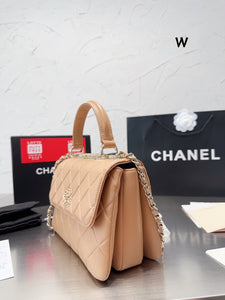 CC758 Flap Bag with Top Handle / 6.6 × 9.8 × 4.7 in