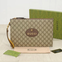 Load image into Gallery viewer, GC630 Neo Vintage GG Supreme Pouch / W30.5cm x H21cm x D1.5cm
