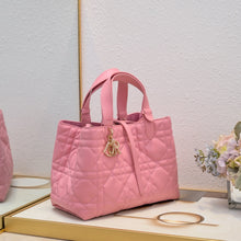 Load image into Gallery viewer, DR512 Small/Medium Dior Toujours Bag

