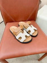 Load image into Gallery viewer, SE1353 H Chypre Sandal / Size4-11
