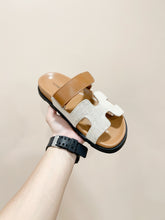 Load image into Gallery viewer, SE1353 H Chypre Sandal / Size4-11
