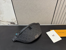 Load image into Gallery viewer, LB1535 LV Discovery Belt Bag / 38 x 18 cm
