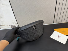 Load image into Gallery viewer, LB1535 LV Discovery Belt Bag / 38 x 18 cm
