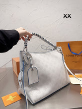 Load image into Gallery viewer, LB797 Beaubourg Hobo MM / 12 x 10.2 x 6.7 inches
