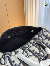 Load image into Gallery viewer, DR362 Weekender 50 Bag / 18 x 14 x 9.5 inches
