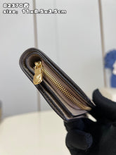 Load image into Gallery viewer, LB800 Cléa Wallet / HIGHEST QUALITY VERSION /  4.3 x 3.3 x 1.4 inches
