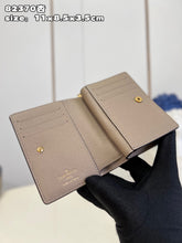 Load image into Gallery viewer, LB800 Cléa Wallet / HIGHEST QUALITY VERSION /  4.3 x 3.3 x 1.4 inches
