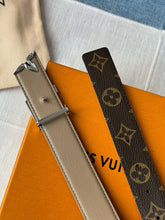 Load image into Gallery viewer, BL212 Pretty LV 30mm Reversible Belt
