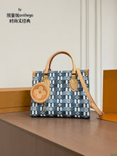 Load image into Gallery viewer, LB1536 LV OnTheGo East West Tote / 25 x 20 cm

