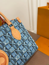 Load image into Gallery viewer, LB1536 LV OnTheGo East West Tote / 25 x 20 cm

