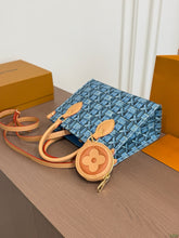 Load image into Gallery viewer, LB1536 LV OnTheGo East West Tote / 25 x 20 cm

