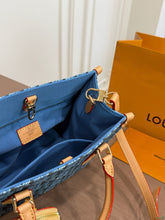 Load image into Gallery viewer, LB1536 LV OnTheGo East West Tote / 25 x 20 cm
