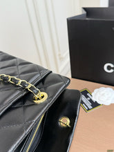 Load image into Gallery viewer, CC1678 CHANEL New Shoulder Tote Bag / 37 x 25 cm
