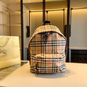 BUR137 Small Check Backpack / 11.4 x 4.3 x 13.4in