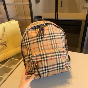 BUR137 Small Check Backpack / 11.4 x 4.3 x 13.4in