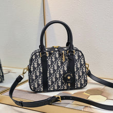 Load image into Gallery viewer, DR514 Medium D-Vibe Bowling Bag / 10x6.5x3.5inches
