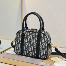 Load image into Gallery viewer, DR514 Medium D-Vibe Bowling Bag / 10x6.5x3.5inches
