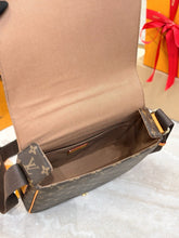 Load image into Gallery viewer, LB1539 LV Bastille PM Messenger Bag / HIGHEST QUALITY VERSION / 27 x 23 x 8 cm
