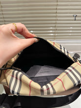 Load image into Gallery viewer, BUR138 Check Belt Bag / 11.8x5.1x4.3inch
